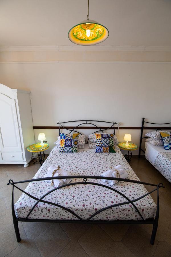Madonna Della Scala Bed & Breakfast Castellabate Exterior photo
